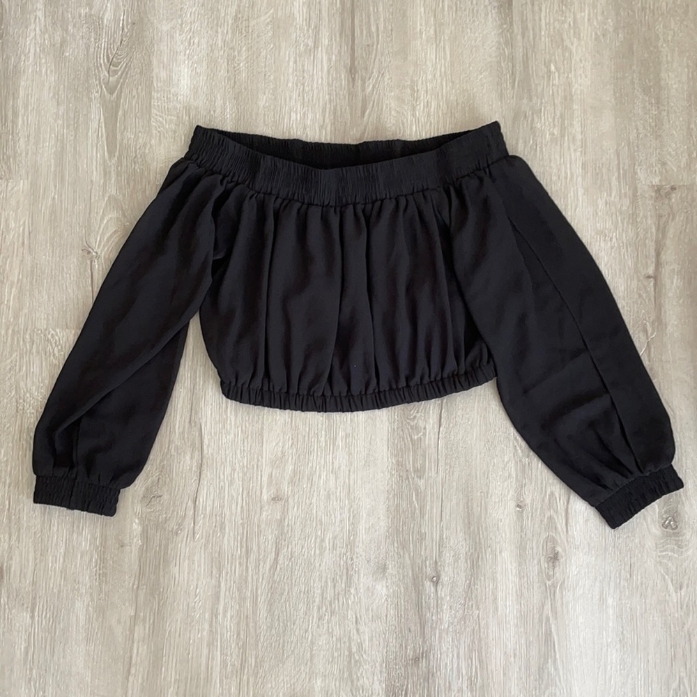 Off the shoulder puff sleeve crop top